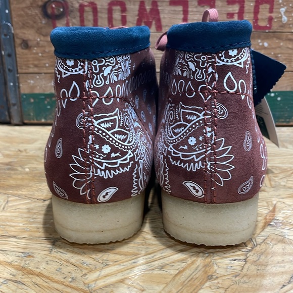 Brand new in box Clarks Originals suede Wallabee boot with crepe sole. - Picture 3 of 5